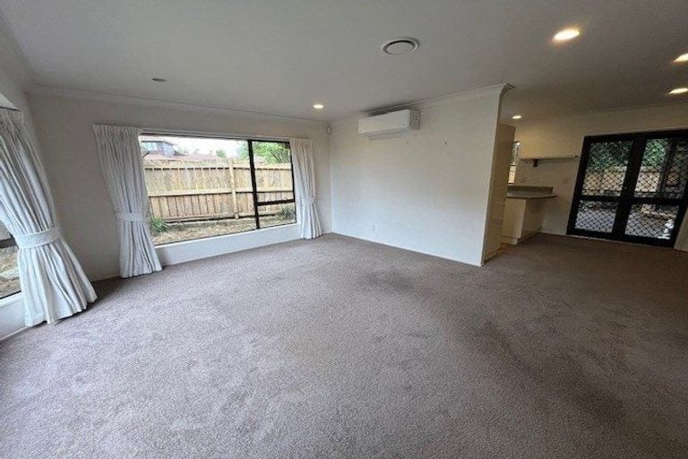 Photo of property in 2/31 Crescent Hills Court, Northpark, Auckland, 2013
