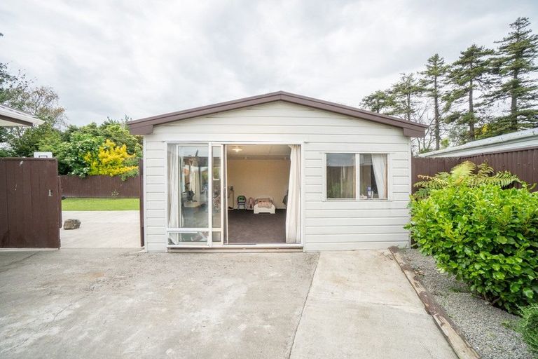 Photo of property in 45 Chatsworth Place, Highbury, Palmerston North, 4412
