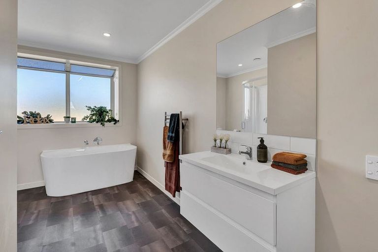 Photo of property in 39 Maire Street, Inglewood, 4330