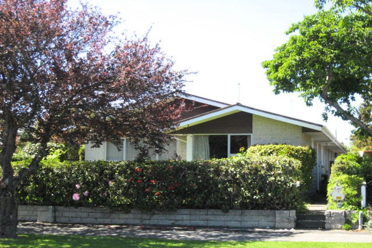 Photo of property in 2/16 Oakfield Street, Burnside, Christchurch, 8053