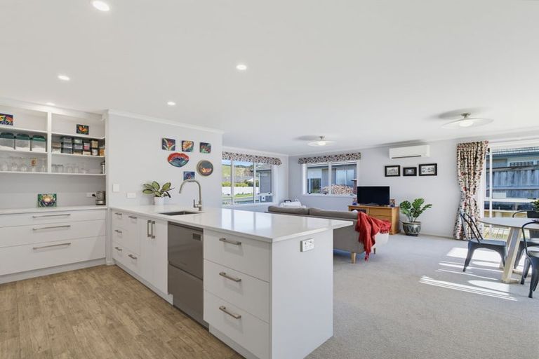 Photo of property in 15 Hamon Place, Pukehangi, Rotorua, 3015