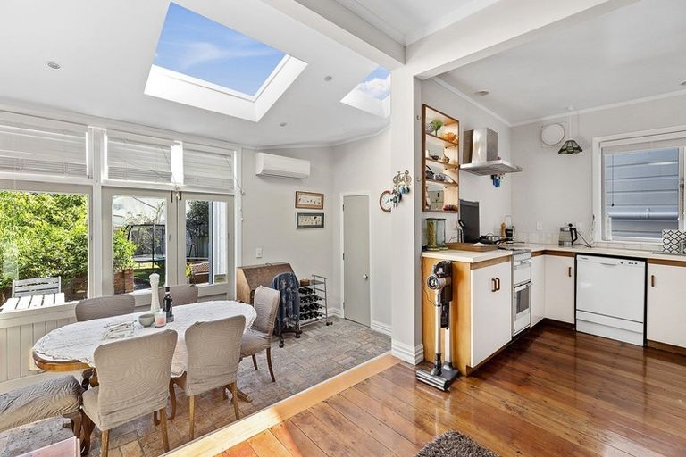 Photo of property in 92 Austin Street, Mount Victoria, Wellington, 6011