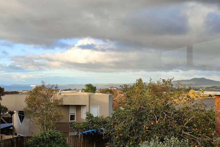 Photo of property in 1/61 Forrest Hill Road, Milford, Auckland, 0620