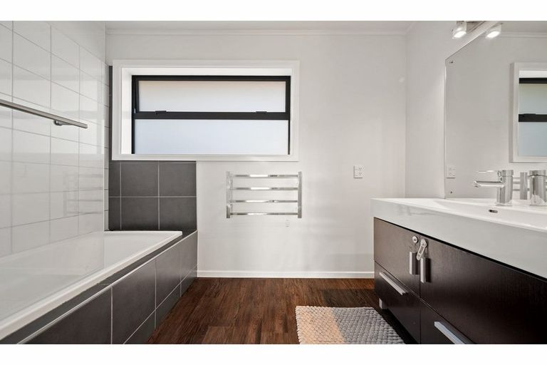 Photo of property in 46 Denise Crescent, Hornby, Christchurch, 8042