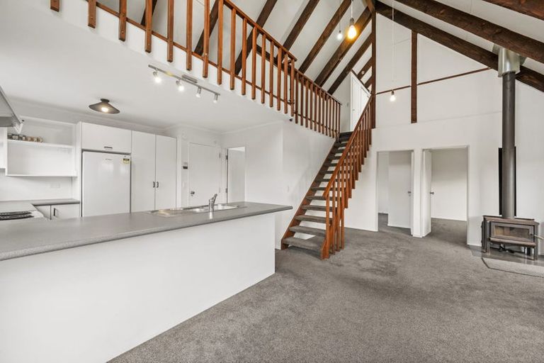 Photo of property in 27a Kingsbridge Place, Newlands, Wellington, 6037