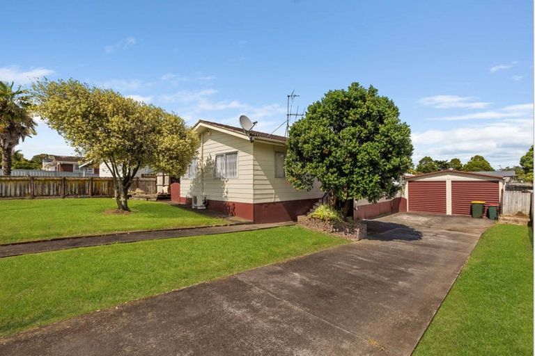 Photo of property in 303 Roscommon Road, Clendon Park, Auckland, 2103