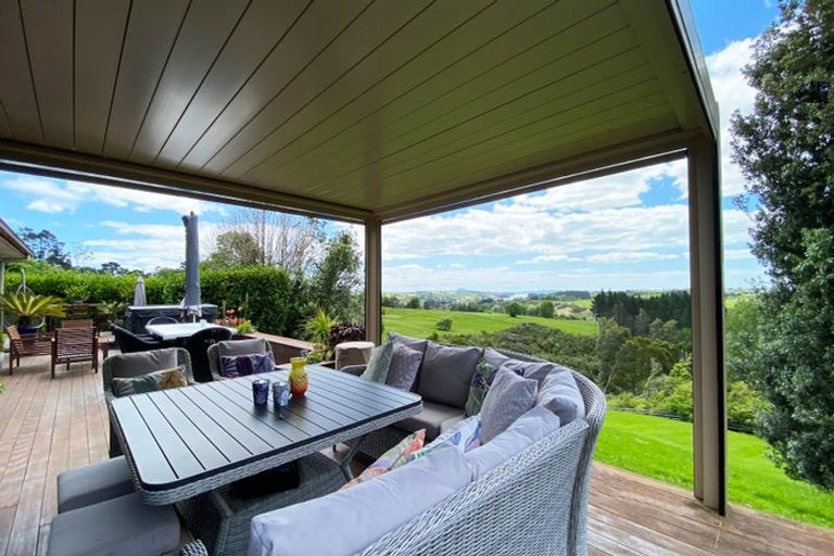 Photo of property in 124 Trig Road, Whitford, Howick, 2571