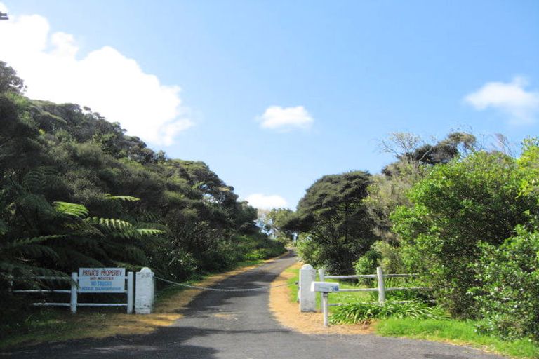 Photo of property in 58 Tasman View Road, Te Henga / Bethells Beach, Henderson, 0781