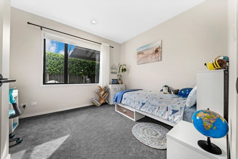 Photo of property in 12 Tarras Road, Kumeu, 0810