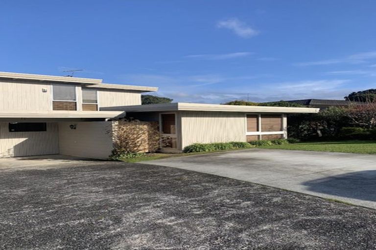 Photo of property in 2 Christensen Place, Forrest Hill, Auckland, 0620