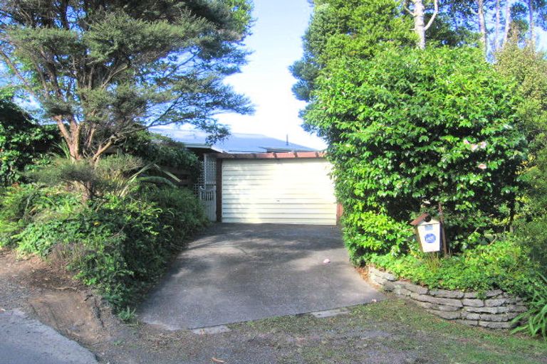 Photo of property in 82 Kauri Point Road, Laingholm, Auckland, 0604