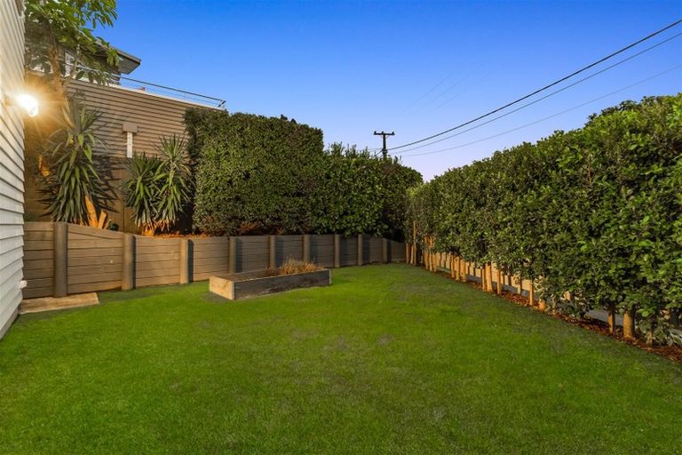 Photo of property in 21a Channel View Road, Campbells Bay, Auckland, 0630