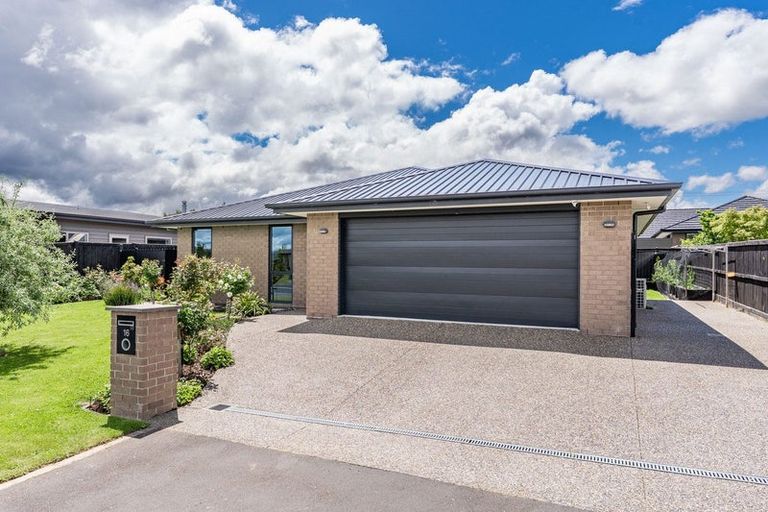 Photo of property in 16 Carrick Place, Mosgiel, 9024