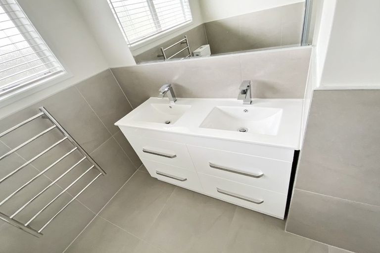 Photo of property in 15 Pisces Road, Glen Eden, Auckland, 0602