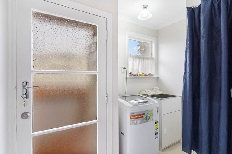 Photo of property in 123 Vodanovich Road, Te Atatu South, Auckland, 0610