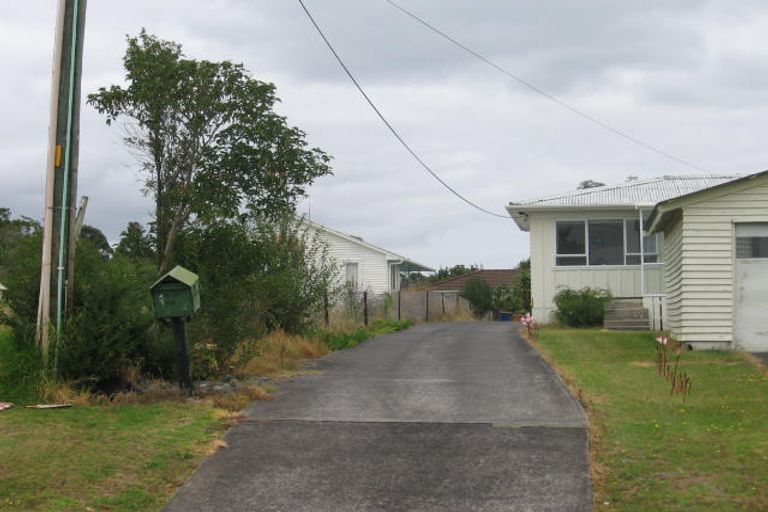 Photo of property in 2/8 Tiri Tiri Road, Birkdale, Auckland, 0626