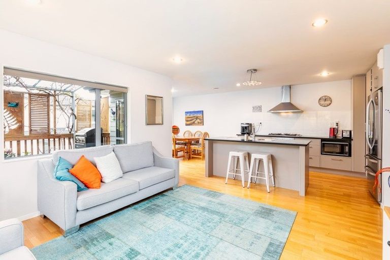 Photo of property in 33a Mason Street, New Lynn, Auckland, 0600