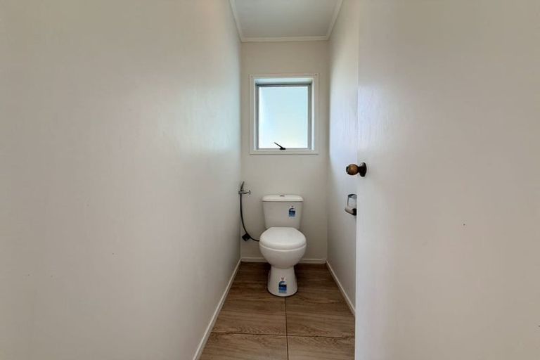 Photo of property in 10 Celeste Place, Totara Vale, Auckland, 0627
