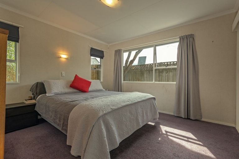 Photo of property in 16 Antrim Place, Hokowhitu, Palmerston North, 4410