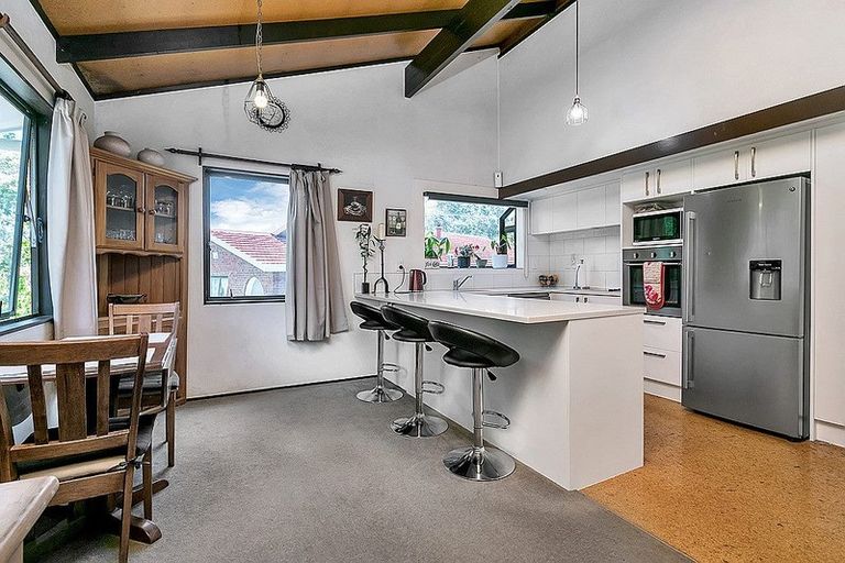 Photo of property in 17 Holyoake Place, Chatswood, Auckland, 0626