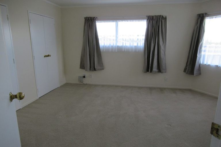 Photo of property in 1/4 Fairbanks Place, Glendene, Auckland, 0602