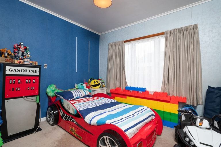 Photo of property in 22 Awaroa Road, Sunnyvale, Auckland, 0612