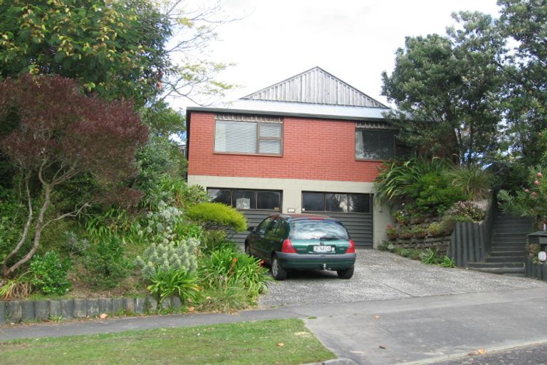 Photo of property in 17 Springdale Grove, Fitzherbert, Palmerston North, 4410