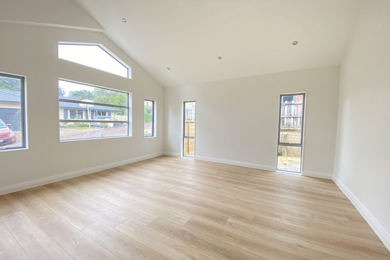 Photo of property in 22 Lorikeet Place, Unsworth Heights, Auckland, 0632