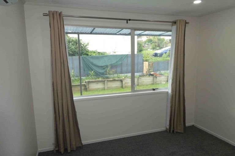 Photo of property in 35 Zita Maria Drive, Massey, Auckland, 0614
