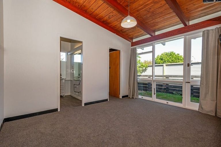 Photo of property in 4 Viscount Place, West End, Palmerston North, 4412