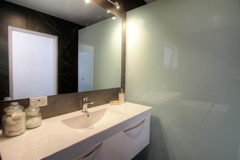 Photo of property in 4 Chatswood Grove, Chatswood, Auckland, 0626