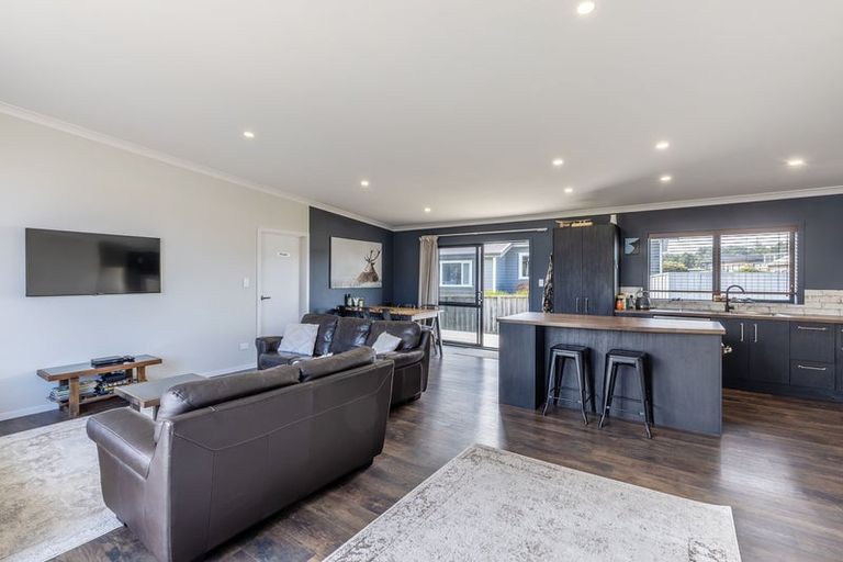 Photo of property in 71 John Norrie Place, Motuoapa, 3382