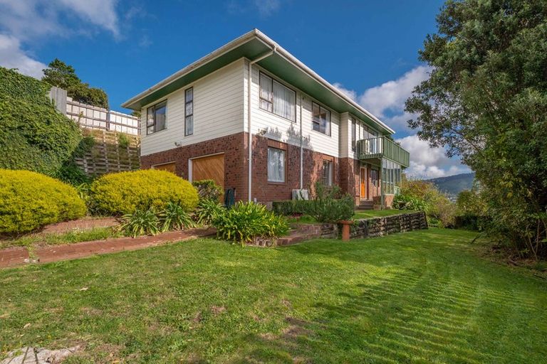 Photo of property in 54 Woodman Drive, Tawa, Wellington, 5028