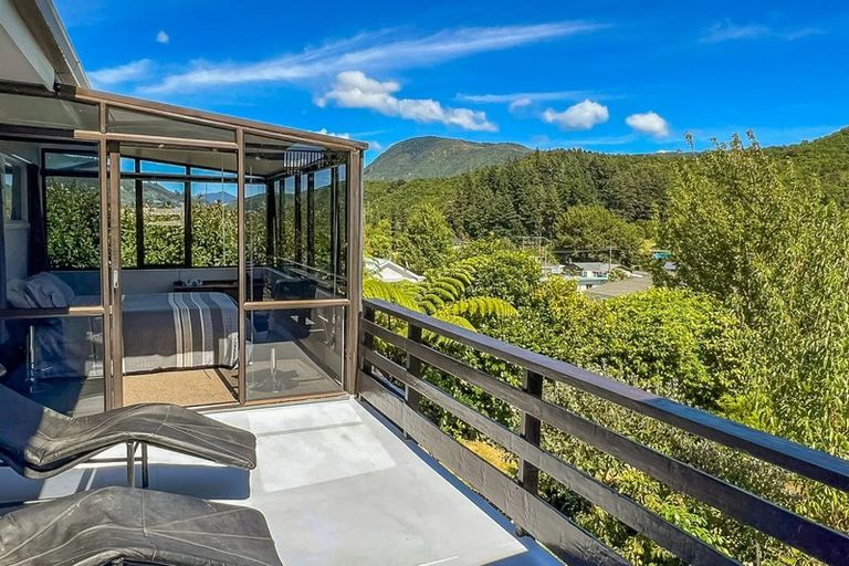 Photo of property in 143a Waikawa Road, Picton, 7220