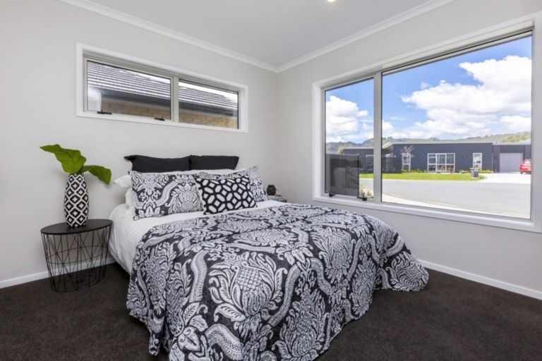 Photo of property in 12 Passchendaele Grove, Trentham, Upper Hutt, 5018