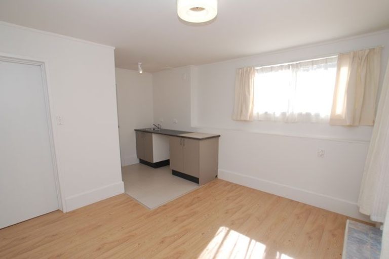 Photo of property in 21 Camrose Place, Glenfield, Auckland, 0629