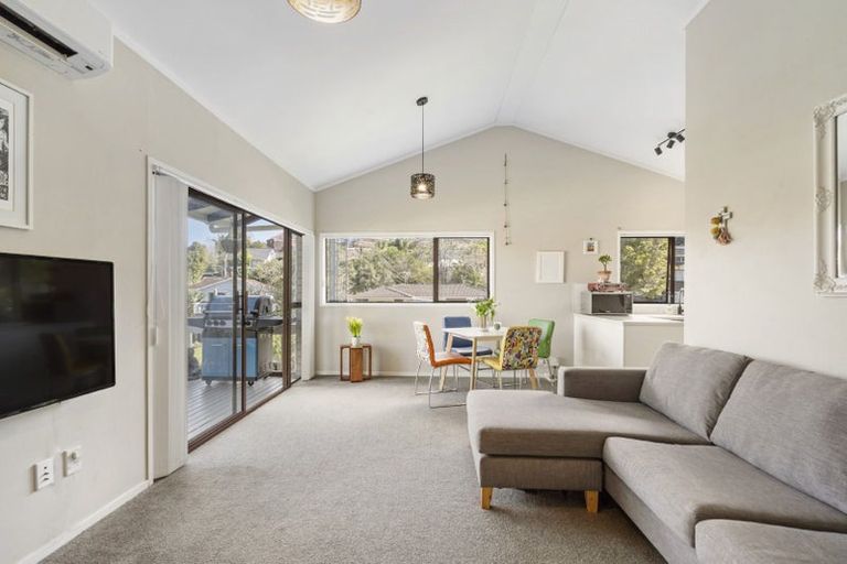 Photo of property in 1/7 Newstead Avenue, Browns Bay, Auckland, 0632