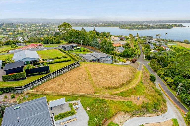 Photo of property in 2 Ranginui Loop Road, Welcome Bay, Tauranga, 3175