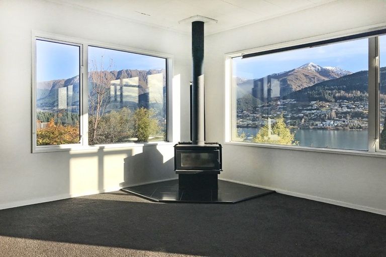 Photo of property in 40 Oregon Drive, Kelvin Heights, Queenstown, 9300