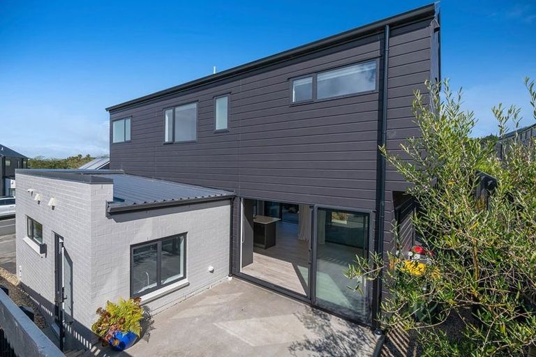 Photo of property in 16 Aquamarine Avenue, Wainui, 0992