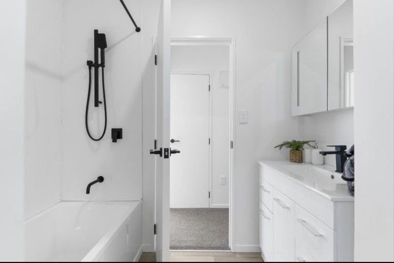 Photo of property in 110a Hinewa Road, Otumoetai, Tauranga, 3110