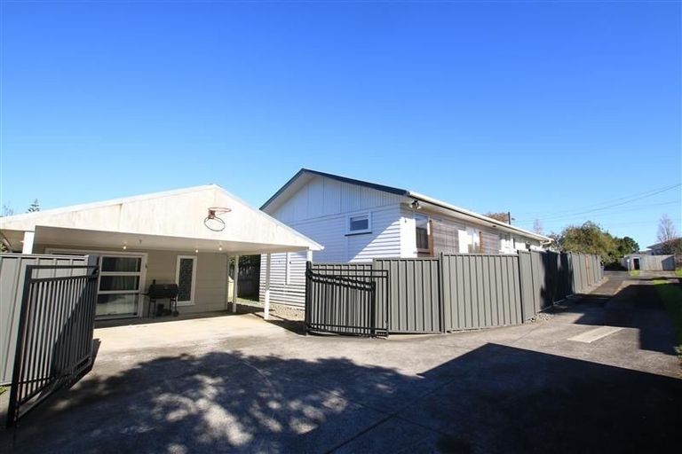 Photo of property in 2/53 Lancaster Road, Beach Haven, Auckland, 0626