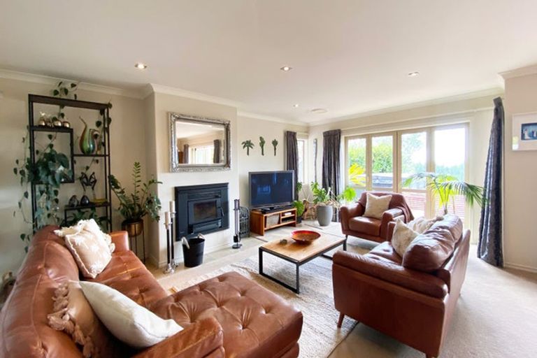 Photo of property in 124 Trig Road, Whitford, Howick, 2571