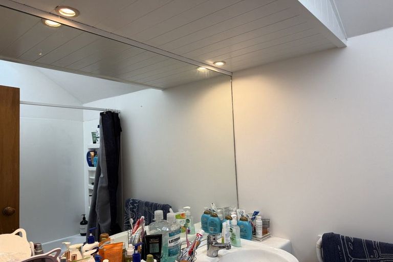 Photo of property in 5 Oak Grove, Mount Cook, Wellington, 6011