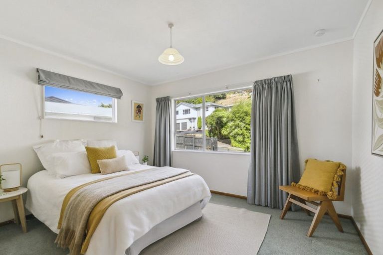 Photo of property in 17 Westhaven Drive, Tawa, Wellington, 5028