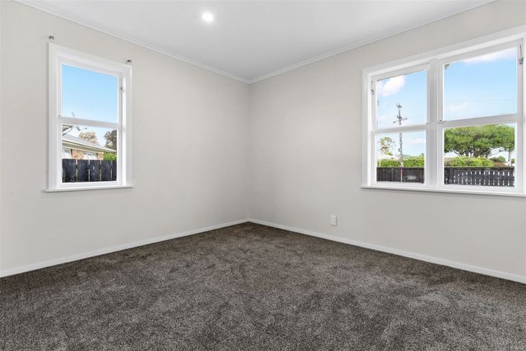 Photo of property in 1 Sutton Crescent, Papakura, 2110