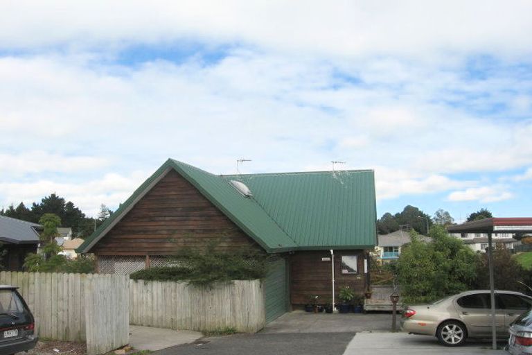 Photo of property in 2/15 Jay Court, Botany Downs, Auckland, 2010