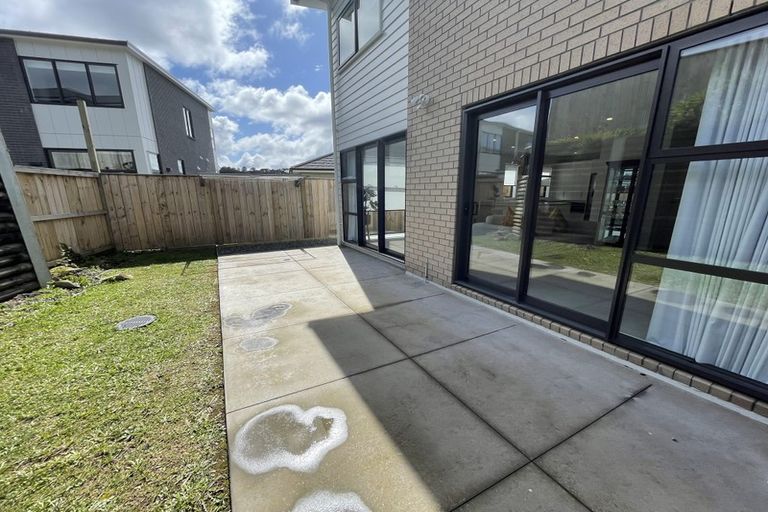 Photo of property in 19 Richard Petterd Way, Swanson, Auckland, 0614