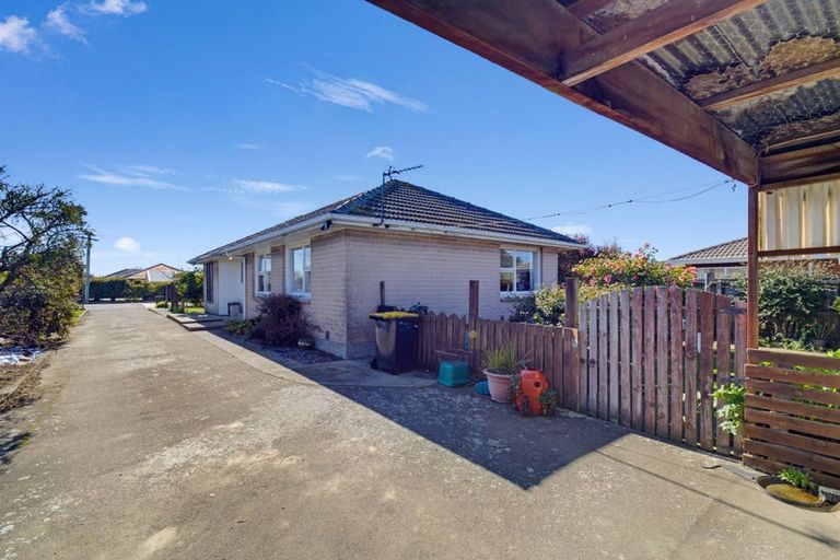 Photo of property in 42 Daniels Road, Redwood, Christchurch, 8051