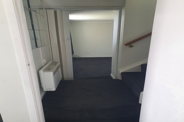 Photo of property in 1/177 Glenfield Road, Hillcrest, Auckland, 0627